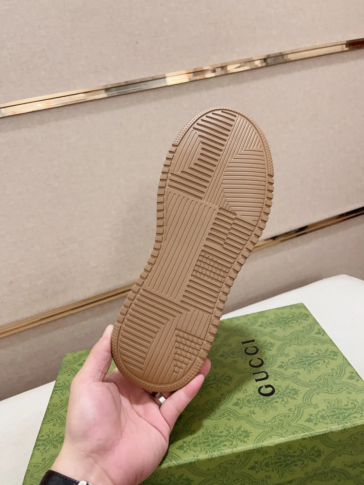 Men's clothing and shoes💰 520💰🇮🇹🇮🇹GUCCI (Gucci) top 🔍🔍 new models are on sale at the same time, the upper 🇮🇹 imported Italian first-layer cowhide, fully imported sheepskin lining 💪💪, completely 1⃣️compared 1⃣️Reproduction🇮🇹💪💪, ⚠Sole: The original sole is specially provided by the original factory, the exclusive movable molded sole is super comfortable, ⚠Original factory follow-up goods, 🔍🔍high quality, you can enter and leave the counter at will, welcome to compare⚠. Code number: 38-44 (45 is custom-made and cannot be returned or exchanged)